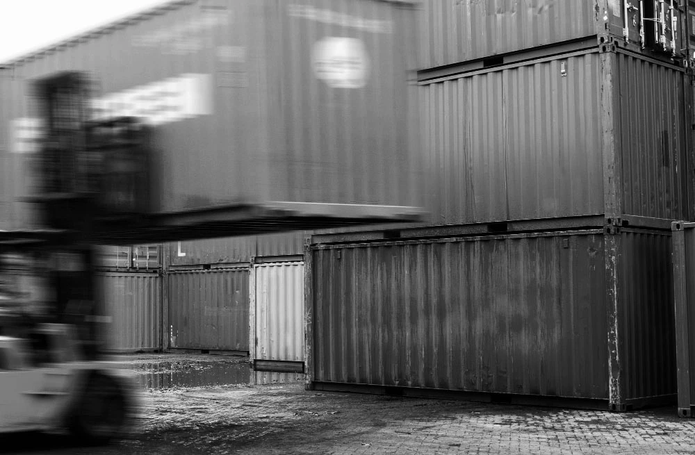 Dépotage conteneur : simplifiez le déchargement de vos marchandises avec Transports Liotier ! 🚛⏳